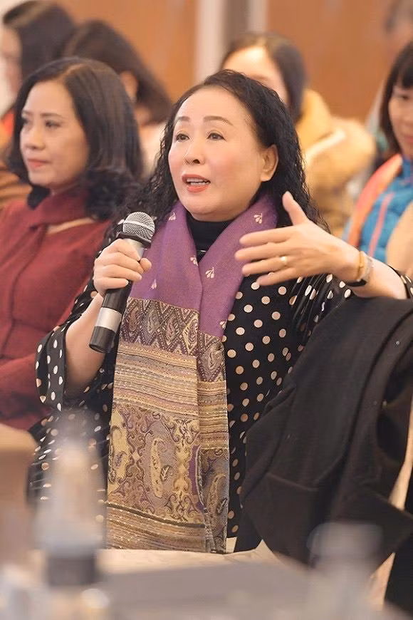 br/> Ở tuổi thất thập, nữ nghệ sĩ gạo cội cảm thấy hài lòng vì cuộc sống vì vẫn cống hiến cho nghề tham gia các hoạt động từ thiện. Dù 2 con gái không theo nghề nhưng NSND Thu Hiền vẫn có những học trò ưu tú. Và bà coi họ như con của mình đề truyền những kinh nghiệm quý báu.