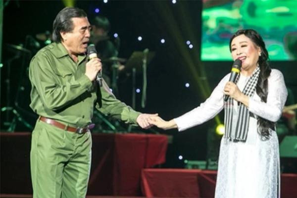 Cùng với nghệ sĩ Trung Đức, NSND Thu Hiền đã làm nên cặp đôi song ca "huyền thoại" của làng nhạc đỏ. Tên tuổi của họ gắn liền với những ca khúc bất hủ như: Tình ca Tây Bắc, Trường Sơn Đông - Trường Sơn Tây, Chào em cô gái Lam Hồng, Người đi xây hồ kẻ gỗ, Vàm Cỏ Đông …