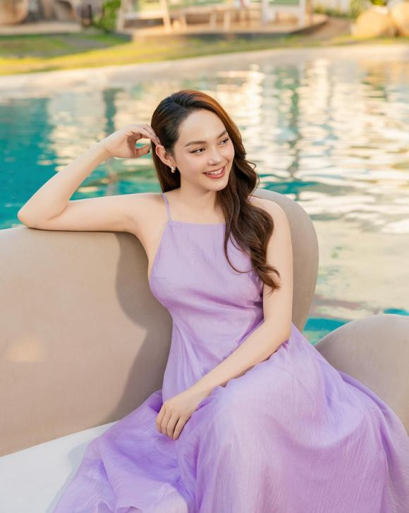 br/> Sau khoảng thời gian chăm chỉ tập tành lấy dáng, Minh Hằng nay đã sở hữu thân hình rất chuẩn chỉnh. Bên cạnh đó, nhờ nhan sắc thăng hạng cùng thần thái lên hương, nữ ca sĩ khiến ai nấy không thể rời mắt.