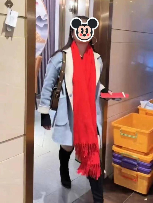 Co dau khien ban than be mat giua dam cuoi vi mot viec-Hinh-2