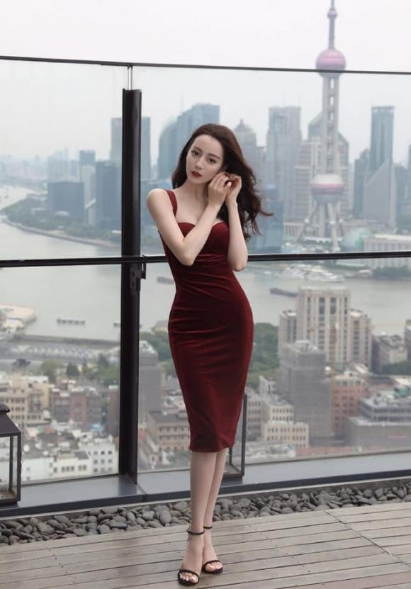 br/> Ngoài ngoại hình, khả năng diễn xuất của Địch Lệ Nhiệt Ba cũng thu hút nhiều sự chú ý. Cô ấy có thể đóng nhiều vai khác nhau một cách sống động. Dù là một cô gái ngọt ngào, đáng yêu hay một người phụ nữ mạnh mẽ thông minh và hóm hỉnh, cô ấy đều có thể nắm bắt được một cách vừa phải.