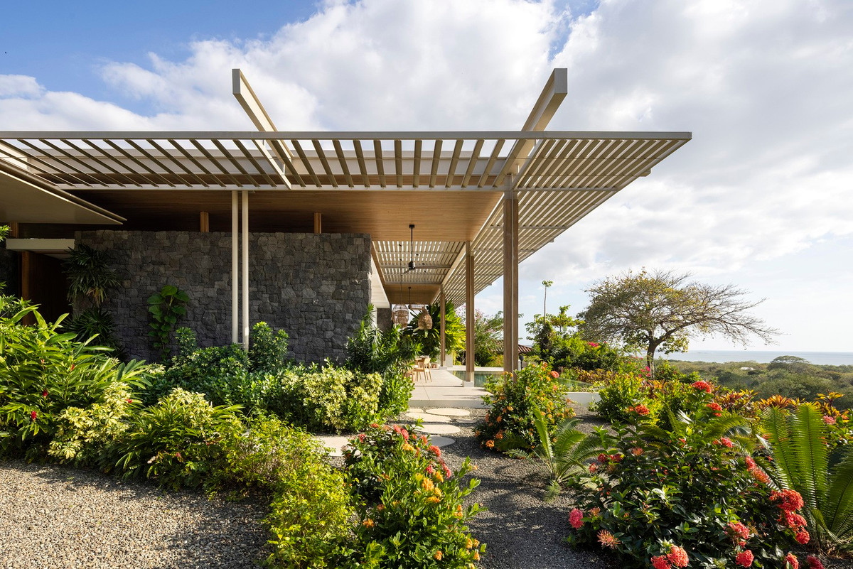 Mau nha vuon voi tham thuc vat va mai che giup giai nhiet-Hinh-2