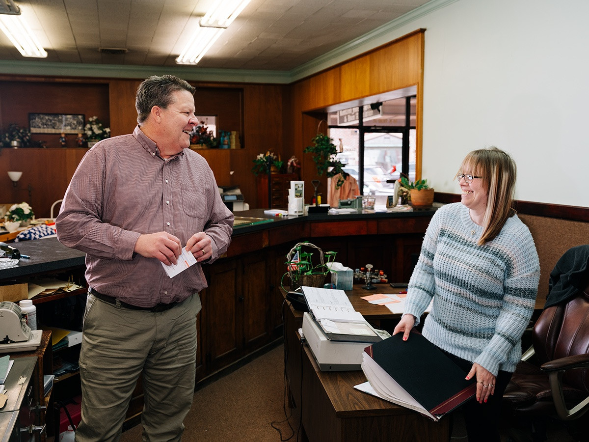 Trên thực tế, Kentland Savings có thể tiếp tục hoạt động độc lập mà không vướng vào các xu hướng hợp nhất là nhờ ra đời trong thời kỳ có quy định khác hoàn toàn hiện tại.