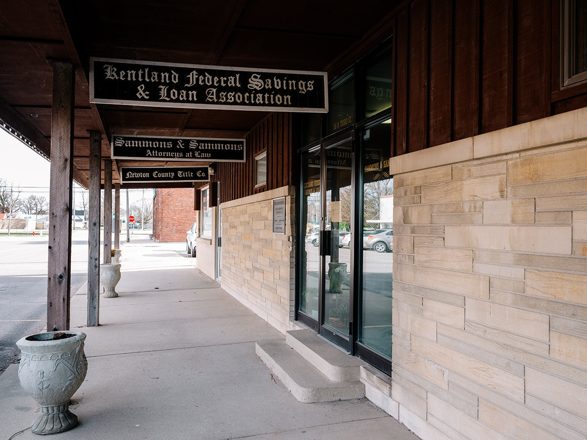 Theo Bloomberg, với 3 triệu USD tài sản, Kentland Federal Savings and Loan là thành viên nhỏ nhất trong Hiệp hội Ngân hàng Độc lập Mỹ (ICBA). Công ty Bảo hiểm Tiền gửi liên bang Mỹ (FDIC) cũng xác nhận rằng Kentland có tổng tài sản nhỏ nhất trong các nhà băng được bảo hiểm.