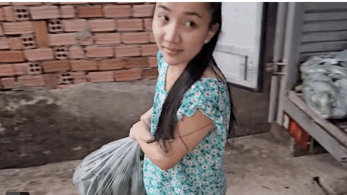 Le Duong Bao Lam gay tranh cai vi mai quay clip “dim hang” vo-Hinh-3