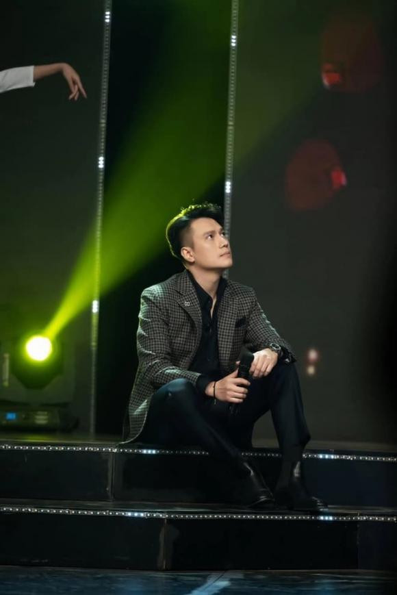 Việt Anh gây choáng với diện mạo bị quay lén qua camera thường ảnh 3