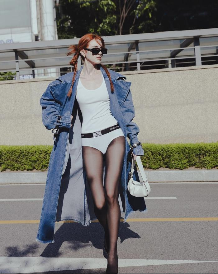 Mai Davika khien fan 