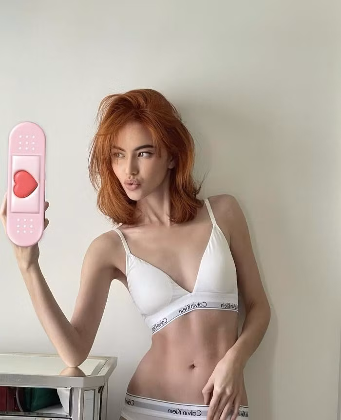 Mai Davika khien fan 