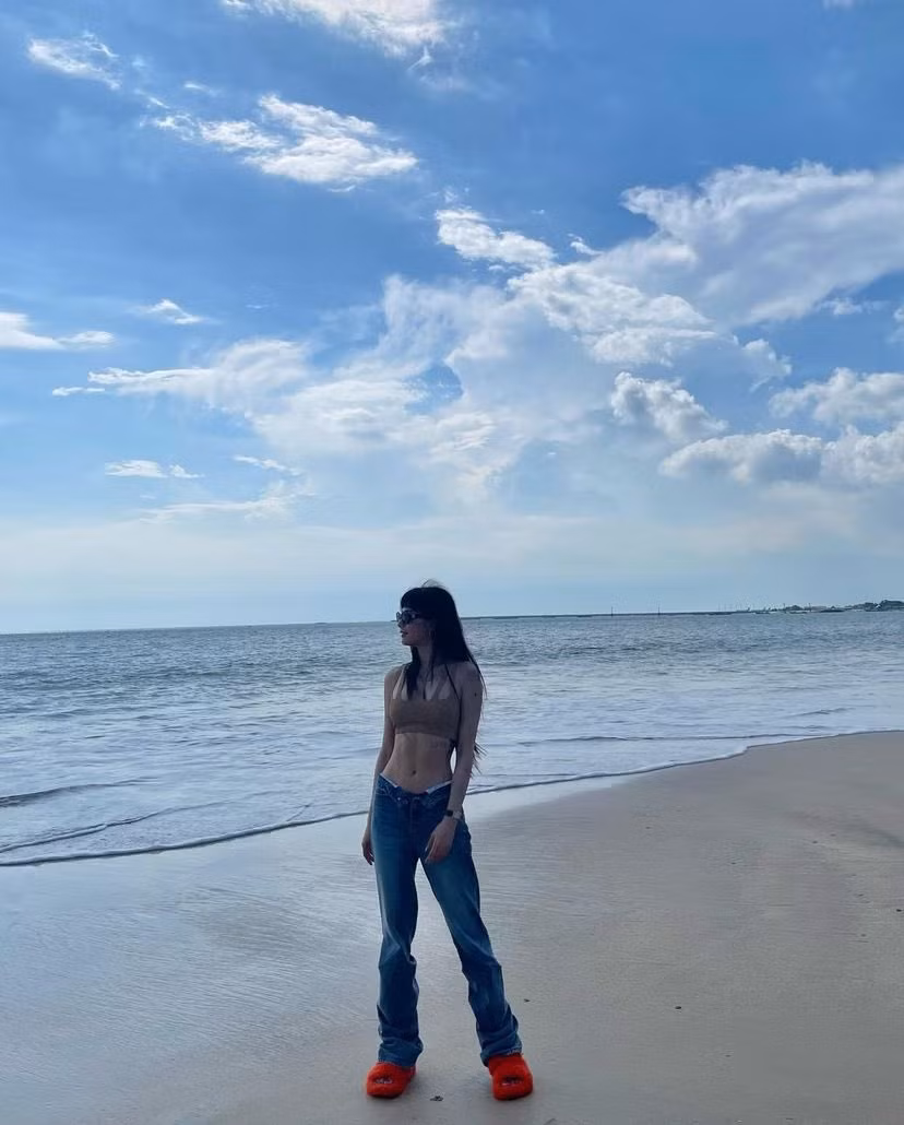 Chia sẻ một số bí quyết để giữ gìn sắc vóc trong cuộc phỏng vấn với Cosmopolitan Korea, Nana cho biết mặc dù lịch trình bận rộn, cô vẫn đảm bảo việc tập luyện đều đặn: "Kể từ khi bắt đầu tập thể dục, tôi đến câu lạc bộ sức khỏe để được huấn luyện cá nhân, ngay cả khi bận rộn".