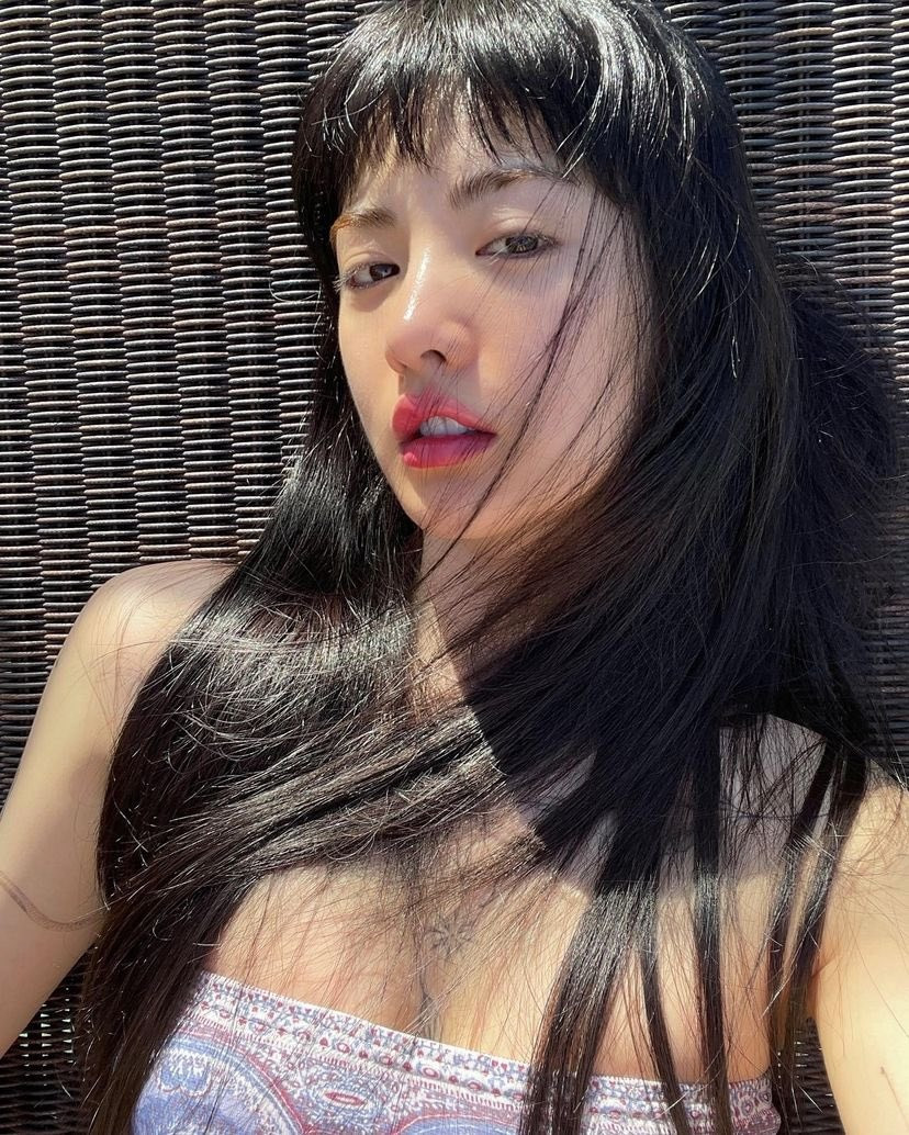 Sắp tới, cô sẽ xuất hiện trong loạt phim Mask Girl và bộ phim truyền hình My Man Is Cupid. Trong My Man Is Cupid, Nana vào vai Oh Baek Ryun - cựu quân nhân làm việc tại bệnh viện thú cưng 24 giờ. Oh Baek Ryun được nhiều người yêu mến và theo đuổi nhưng tất cả đều phải đối mặt với tình huống cận kề cái chết khi mối quan hệ của họ với cô bắt đầu phát triển. Vì thế, Oh Baek Ryun luôn từ chối những người đến với mình.