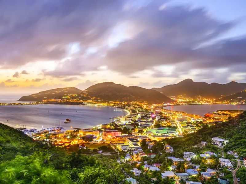 Một điền trang khác trên đảo Saint Martin thuộc vùng Caribe có tên Le Château des Palmiers cũng thuộc quyền sở hữu của ông Trump, và hiện điền trang này đang được rao bán trên thị trường với giá 15,5 triệu USD.