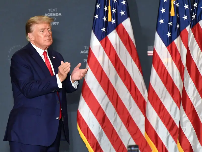 Trong chiến dịch tranh cử tổng thống, vị tỷ phú đã tự bỏ ra 66 triệu USD để tài trợ cho các hoạt động của mình. Ngoài ra, sau khi trở thành tổng thống thứ 45 của nước Mỹ, ông đã đều đặn quyên tặng khoản tiền lương hàng năm trị giá 400.000 USD.