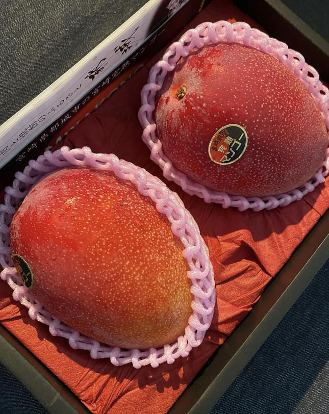 Hoa qua nhap khau mau sac la gia cao van dat khach-Hinh-2