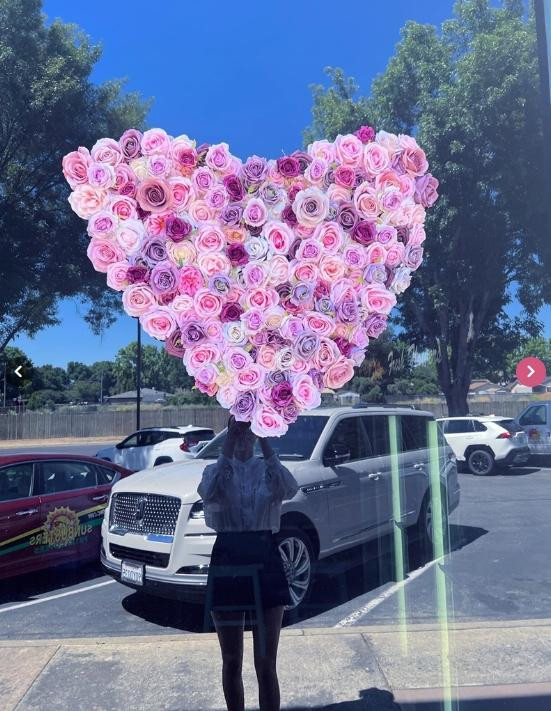 hiều người hâm mộ cho rằng cuộc sống của Phạm Hương bây giờ thật thảnh thơi, ngày ngày vui với hoa lá, bình yên bên gia đình nhỏ, không bon chen.