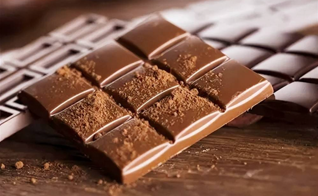 Khang Hi an socola, nhin huong dan hon 900 tu, lap tuc noi gi?-Hinh-2