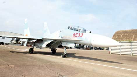 Su-30MK2 mang 4 cụm ống phóng rocket. Ảnh: Tiền Phong