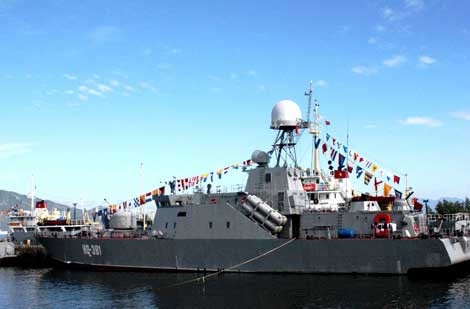 Tàu hộ tống tên lửa cỡ nhỏ BPS-500 mang số hiệu HQ-381 tại quân cảng Cam Ranh.