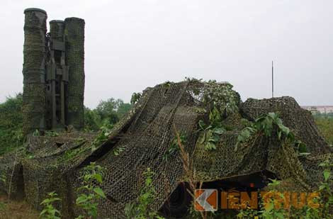 Bệ phóng S-300PMU1.