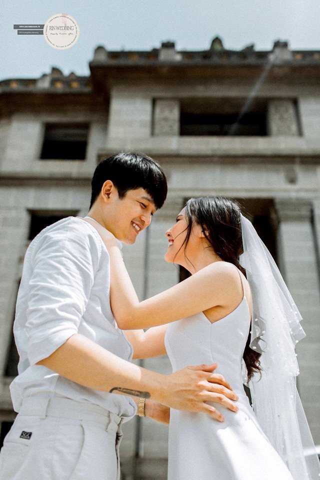 Chu re tu sang tac, trinh dien ca khuc tinh yeu gui tang vo trong ngay cuoi