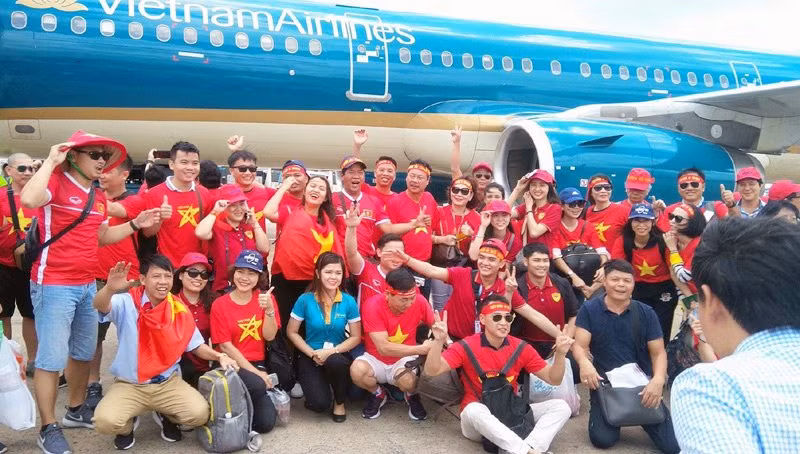 U23 Viet Nam vao ban ket ASIAD: ﻿Nua dem, lung mua tour sang Indonesia