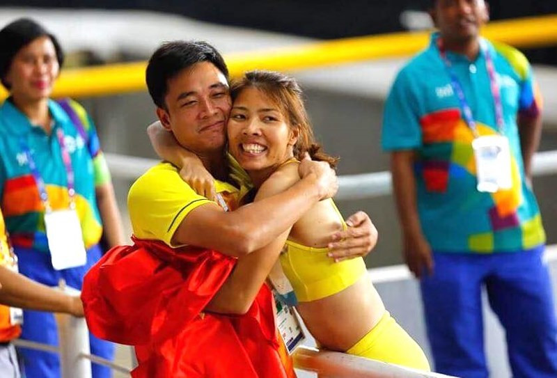 Cú nhảy của Thu Thảo đưa lịch sử điền kinh Việt Nam sang trang Cu nhay cua Thu Thao dua lich su dien kinh Viet Nam sang trang