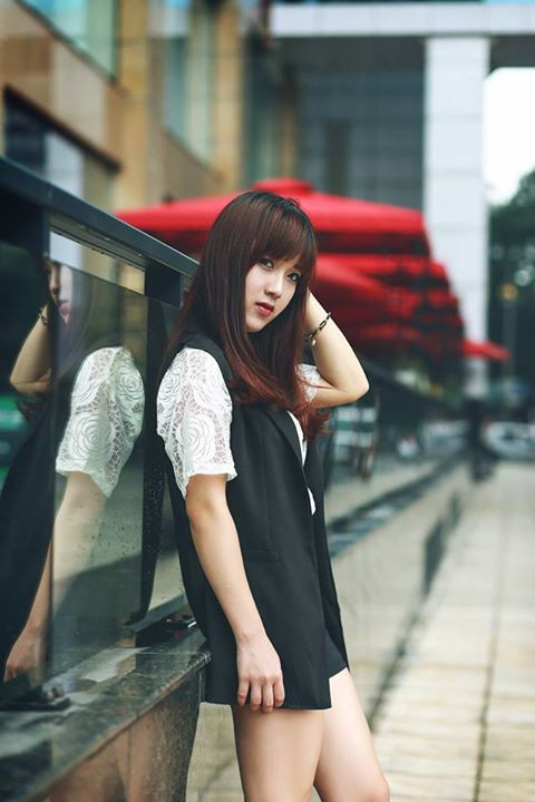 Ngân Chíp cũng từng được mời tham gia vào một số bộ ảnh thời trang của nhiều trang tin giới trẻ.