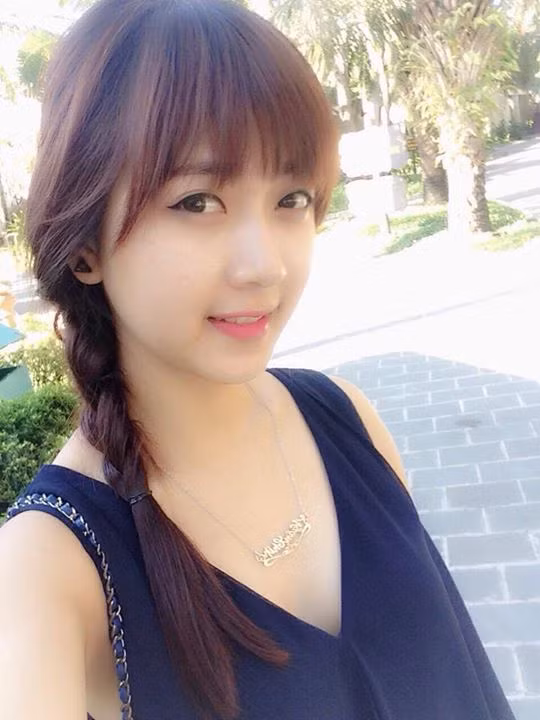 Được biết Thúy Ngân hiện là giáo viên trẻ tuổi nhất tại trường nơi cô đang công tác.