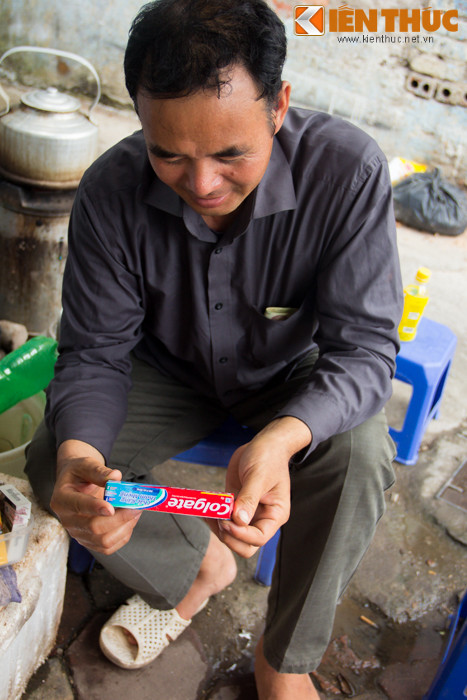 Anh Vũ Mạnh Kiên, 47 tuổi lo sợ chất Triclosan trong kem Colgate gây ung thư.