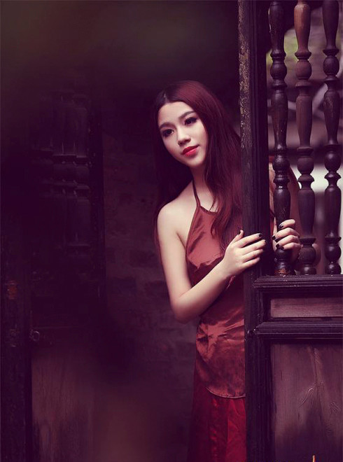 Tuy nhiên, sau nhiều tranh cãi, tác giả bộ ảnh đã lên tiếng và khẳng định cái tên "Chị Dậu 2014" là do những người chia sẻ bộ ảnh lên mạng tự đặt, đó không phải là tên gốc của bộ ảnh do nhiếp ảnh gia đặt.