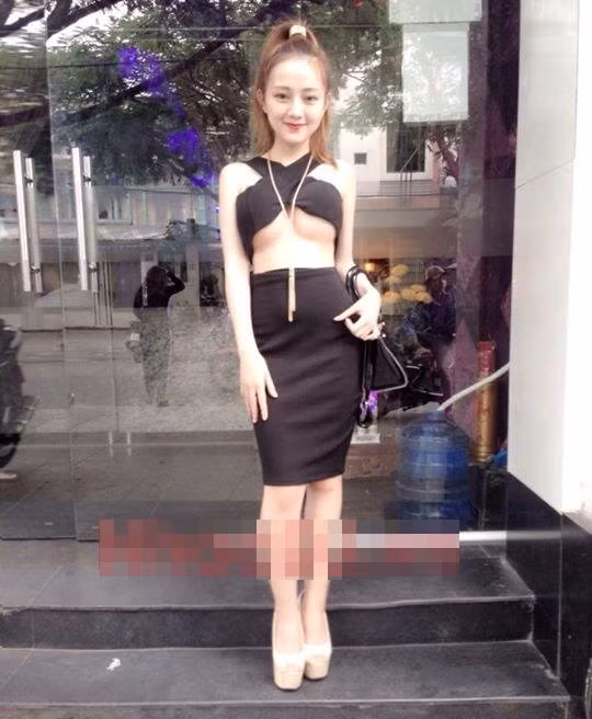 Các nữ chủ shop tự tin thường tự đóng vai người mẫu cho những trang phục của mình, chụp ảnh và giới thiệu lên mạng nhằm thu hút khách hàng. Và để tiết kiệm, tạo phong cách riêng, nhiều cô gái trẻ chọn bối cảnh đường phố để chụp ảnh thời trang.