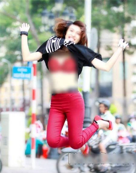 Chụp ảnh mẫu, ảnh thời trang đường phố nhưng hớ hênh, phản cảm đặc biệt bị chỉ trích rất nhiều. Nó khiến người xem chú ý đến những yếu tố khác nhiều hơn là nhìn vào những bộ trang phục mà chủ nhân đang muốn giới thiệu.