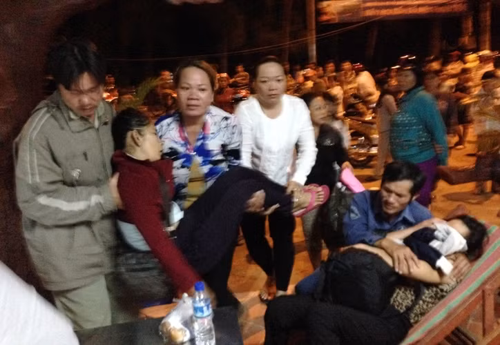 Nhiều bậc phụ huynh ngã quỵ trước tai họa ấp đến