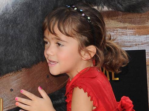 Valentina Paloma Pinault – cô con gái cưng 5 tuổi của ngôi sao Hollywood Salma Hayek và ông trùm hàng xa xỉ Francois-Henri Pinault sở hữu khối tài sản 12 triệu USD và có thể nói thông thạo 3 thứ tiếng.