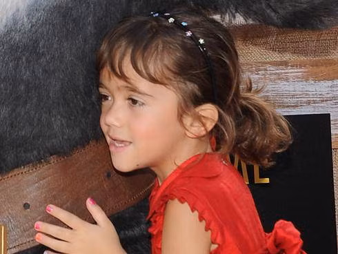 Valentina Paloma Pinault – cô con gái cưng 5 tuổi của ngôi sao Hollywood Salma Hayek và ông trùm hàng xa xỉ Francois-Henri Pinault sở hữu khối tài sản 12 triệu USD và có thể nói thông thạo 3 thứ tiếng.