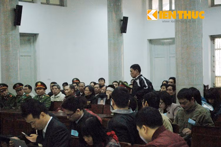 Quang cảnh phiên tòa sáng nay.