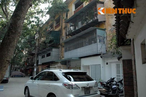 Một số người dân khu vực cho biết, nơi đây có hơn 70 vị tướng quân đội hiện đang hoặc từng sống, như Thượng tướng Đặng Vũ Hiệp (nguyên Thứ trưởng Bộ Quốc phòng, nguyên Phó Chủ nhiệm Tổng cục Chính trị QĐND Việt Nam); Thượng tướng Nguyễn Hữu An (nguyên Tư lệnh quân đoàn 2, nguyên Viện trưởng Học viện quân sự cấp cao) - một trong những vị tướng tài của Việt Nam đã trực tiếp chỉ huy nhiều trận chiến đấu và chiến thắng quan trọng trong 2 cuộc kháng chiến chống Pháp và chống Mỹ...