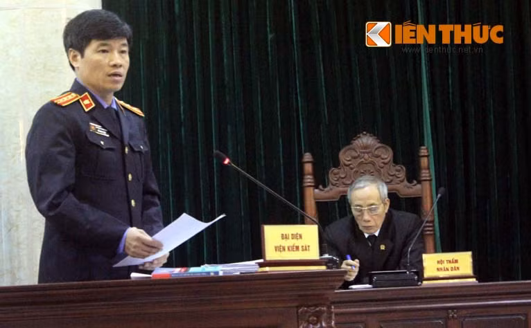 Vị đại diện quyền công tố tại tòa bác bào chữa của các bị cáo.