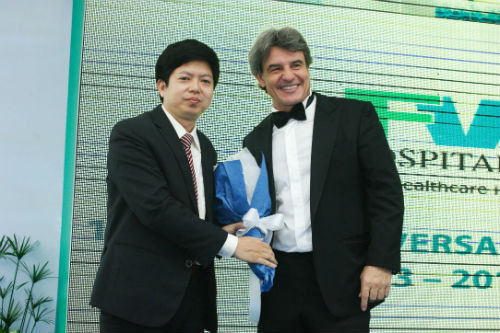 Thay mặt Bộ Y tế, ông Nguyễn Trọng Khoa - Phó Cục trưởng Cục Quản lý Khám chữa bệnh, Bộ Y tế - đánh giá cao nỗ lực của Bệnh viện FV trong công tác chăm sóc sức khỏe tại Việt Nam.