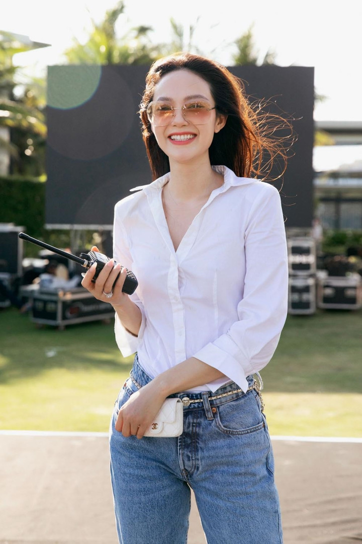 Minh Hằng tất bật khi tự làm đạo diễn cho đám cưới của mình Minh Hang tat bat khi tu lam dao dien cho dam cuoi cua minh