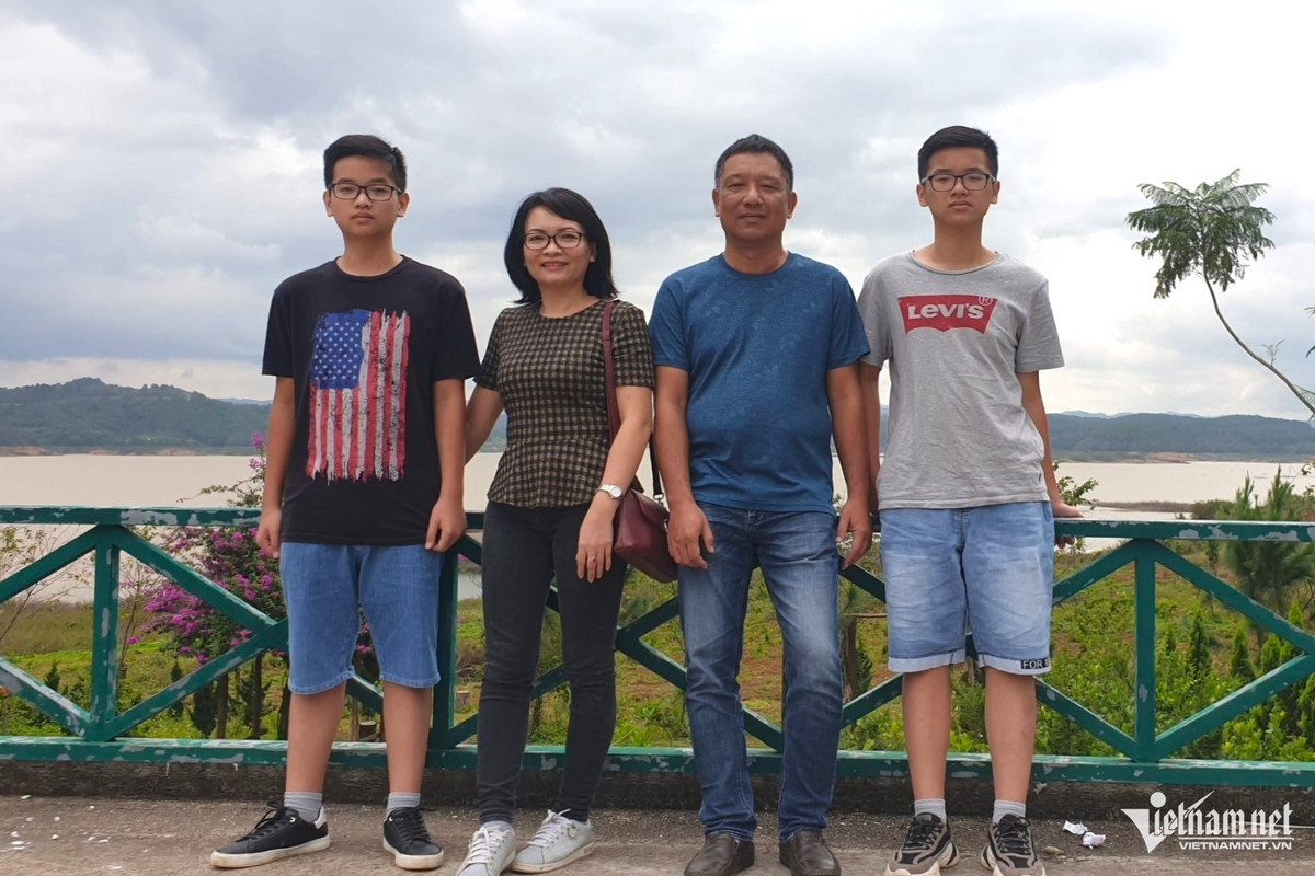 Anh em sinh đôi ở Hà Nội có điểm thi lớp 10 giống hệt nhau - Hình 2 Anh em sinh doi o Ha Noi co diem thi lop 10 giong het nhau-Hinh-2