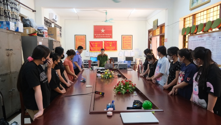 Khởi tố thêm 11 bị can giả danh sàn TMĐT Shopee để lừa đảo Khoi to them 11 bi can gia danh san TMDT Shopee de lua dao