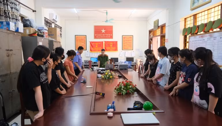 Khoi to them 11 bi can gia danh san TMDT Shopee de lua dao