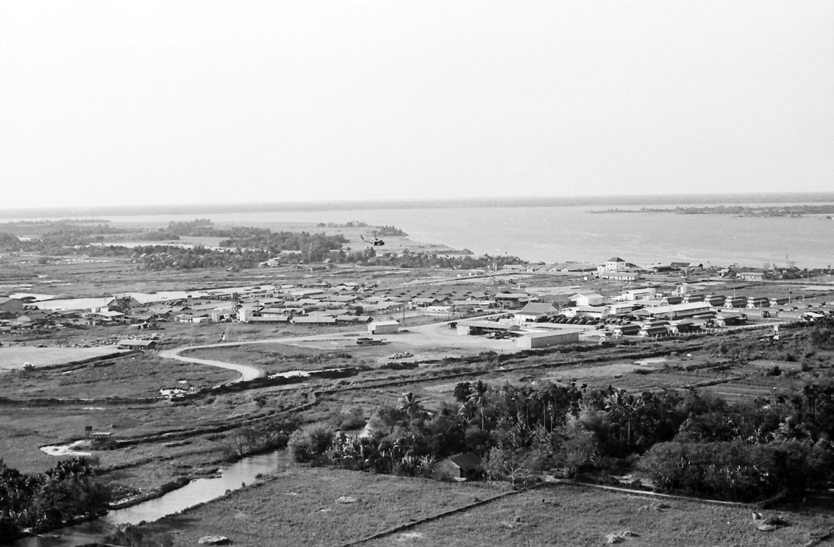 Một góc thị xã Vĩnh Long năm 1966-1967 nhìn từ trên cao. Ảnh: R Mahoney / Testequipland.com.