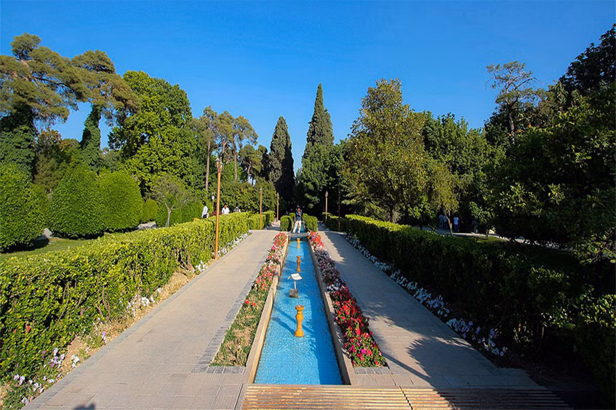 Tuy nhiên, bố cục ban đầu của khu vườn với cấu trúc vườn bốn khu vực kiểu Ba Tư rất có thể đã được xây dựng trước đó, vào thế kỷ thứ 11 bởi người Seljuk. Ảnh: Iran Tour.