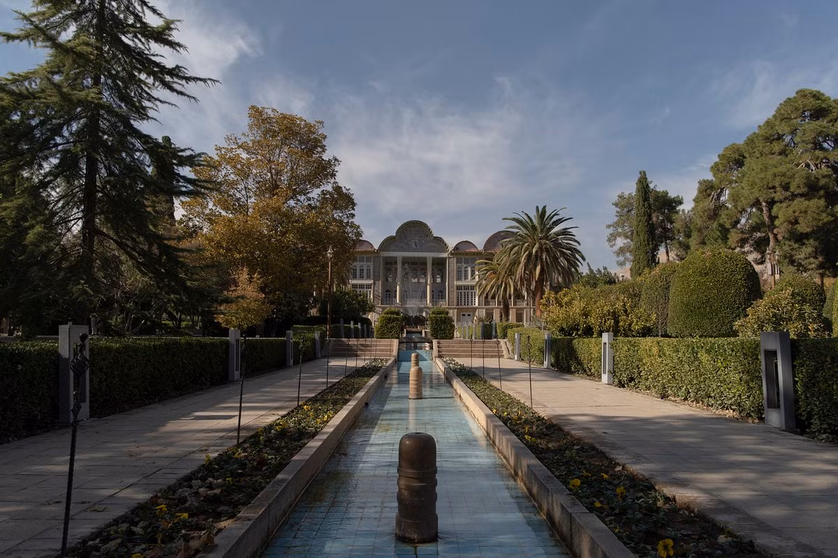 Với tên gọi nghĩa là Vườn của Thiên Đàng, Eram là một khu vườn rộng lớn kết hợp với các công trình kiến trúc tráng lệ trong khuôn viên. Ảnh: Pixabay.