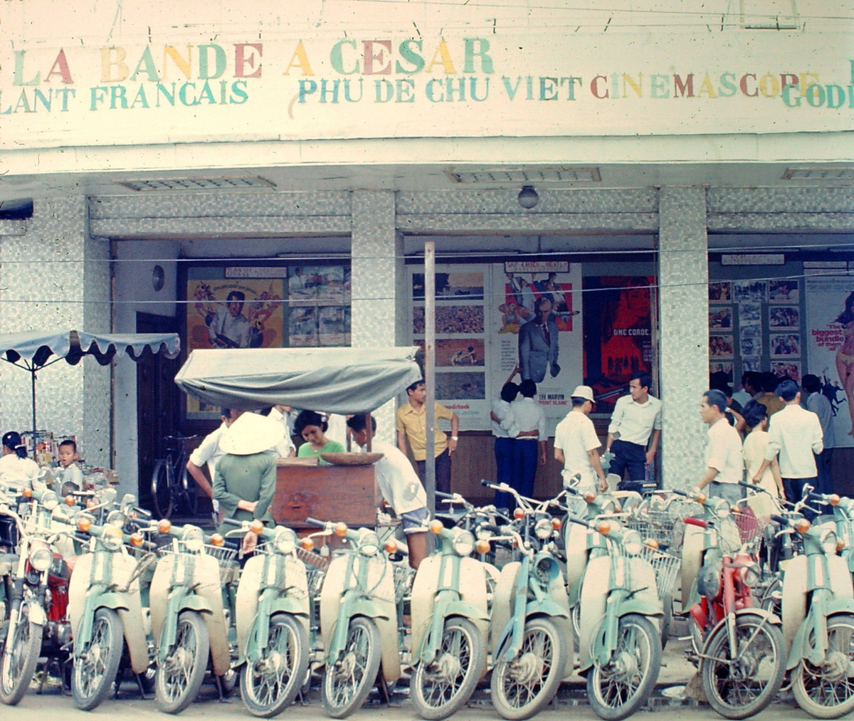Rạp Vĩnh Lợi trên đại lộ Lê Lợi, 1970. Ảnh: Mark.