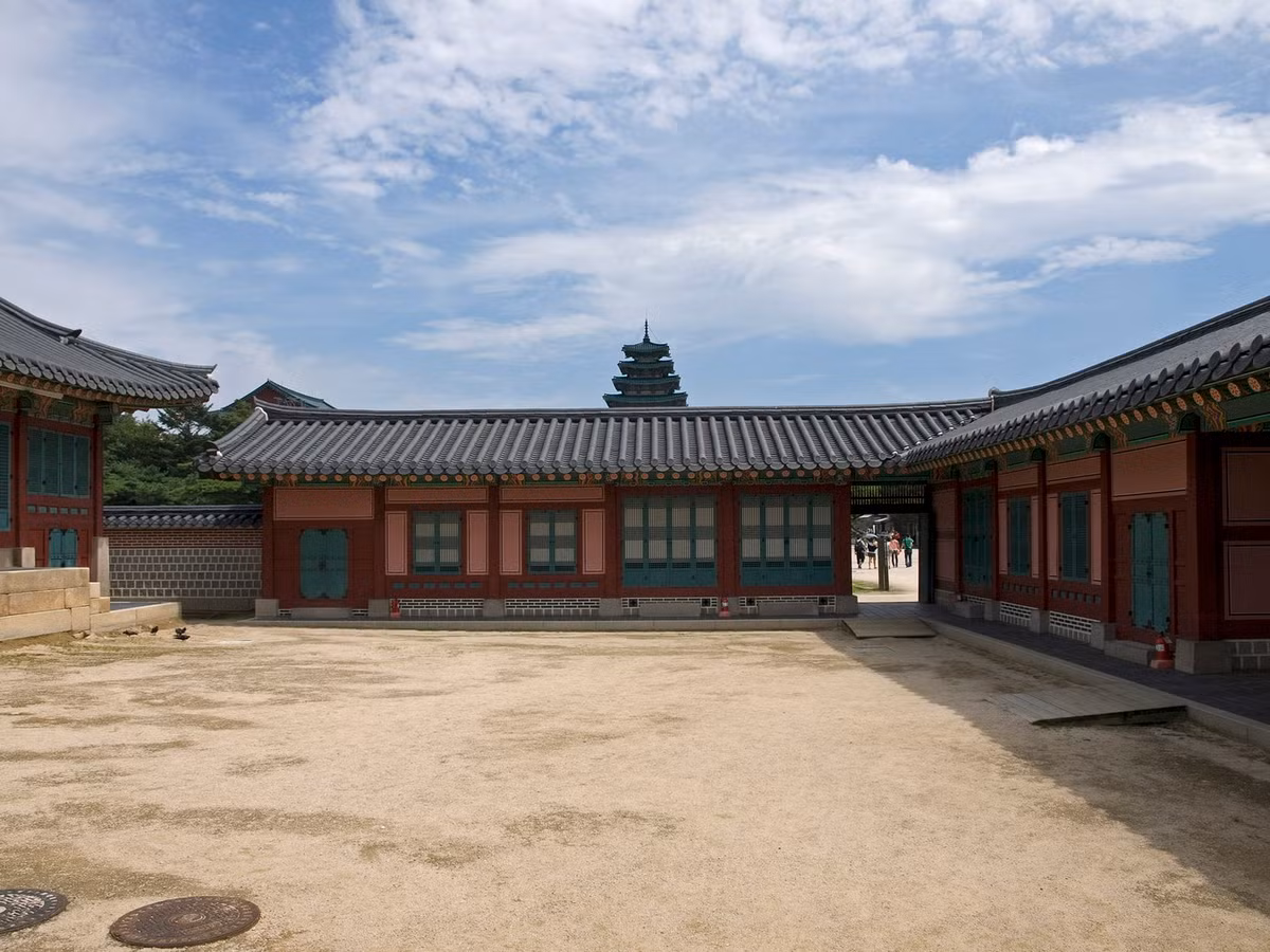 Cung Donggung (Đông cung) là nơi ở của Hoàng thái tử - người sẽ kế vị ngôi vua, cùng gia đình. Ảnh: Wikipedia.