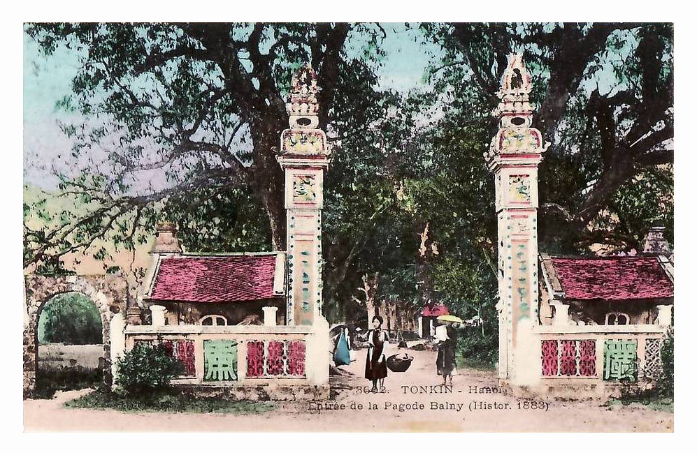 Cổng đền Voi Phục ở Hà Nội năm 1883.