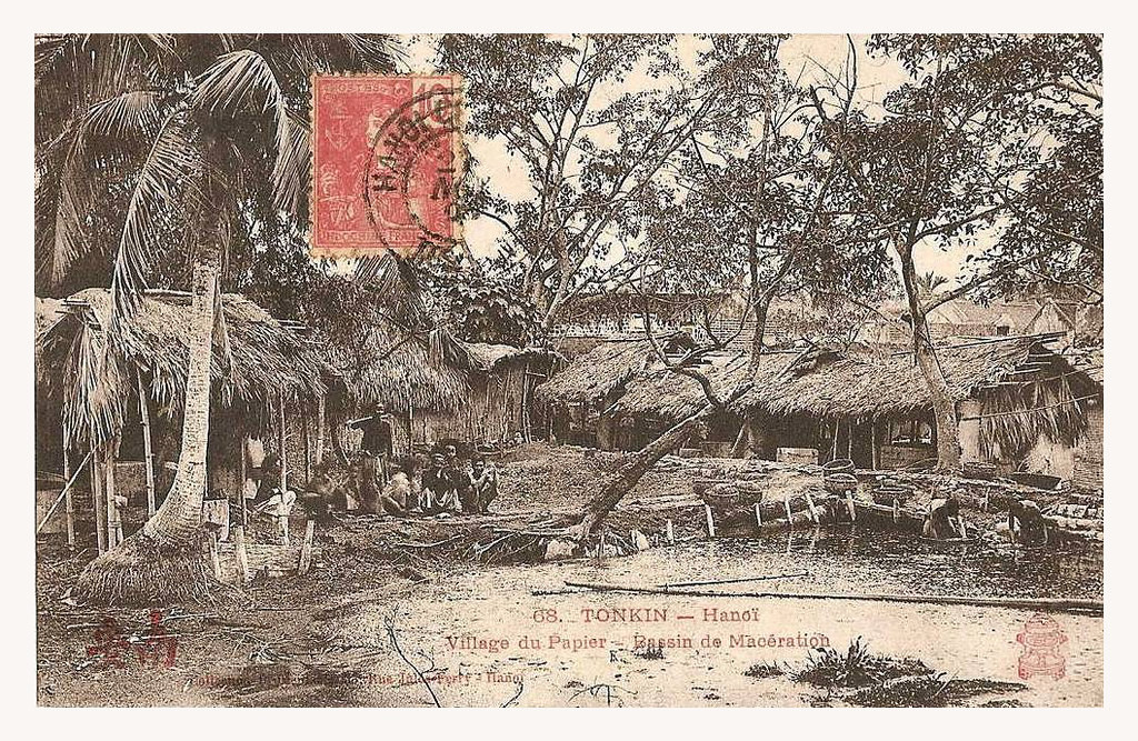 Ao nước dùng để ngâm giấy ở làng Bưởi.