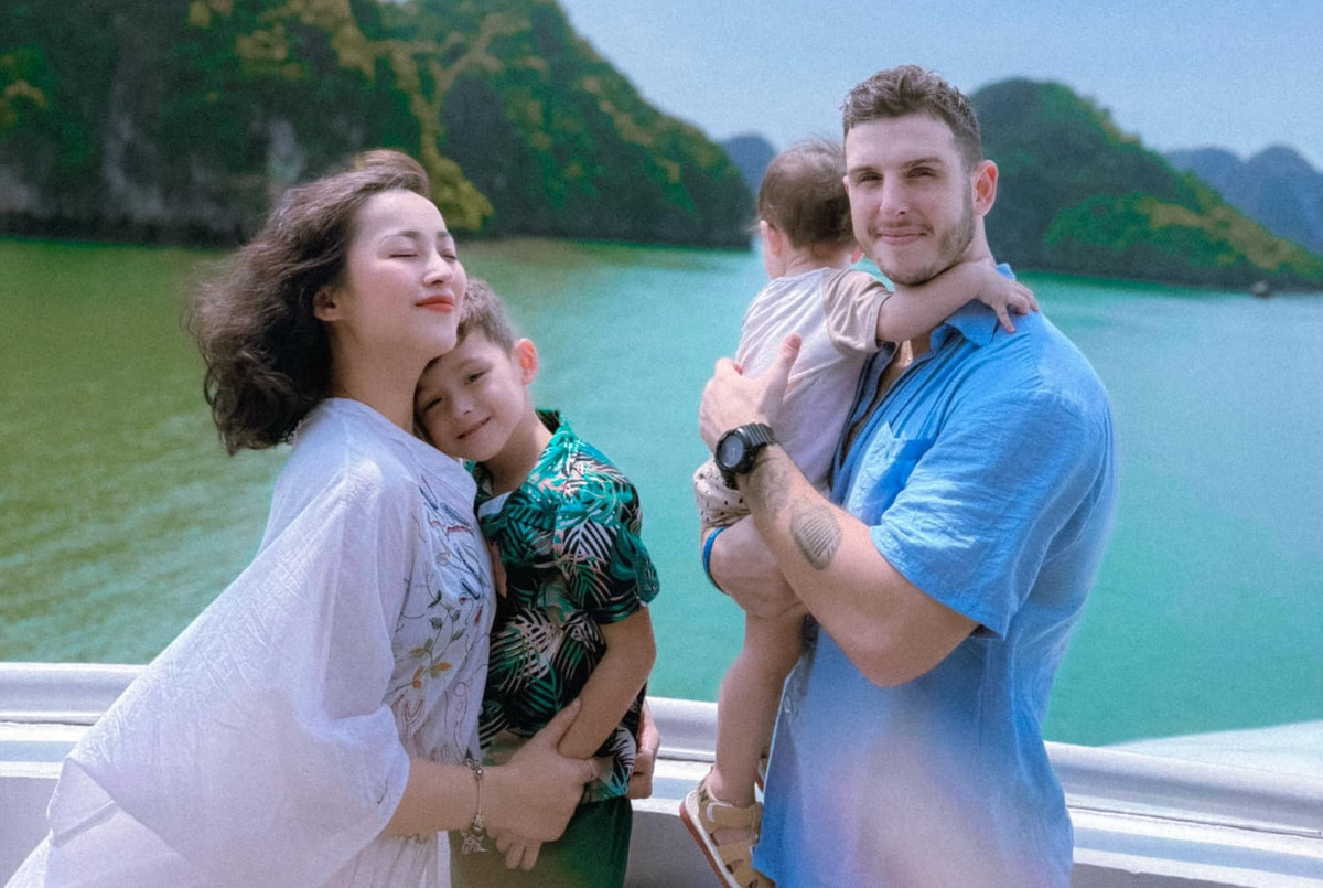 Chang re Tay duoc ca xom moi com, cham con kheo it nguoi bang